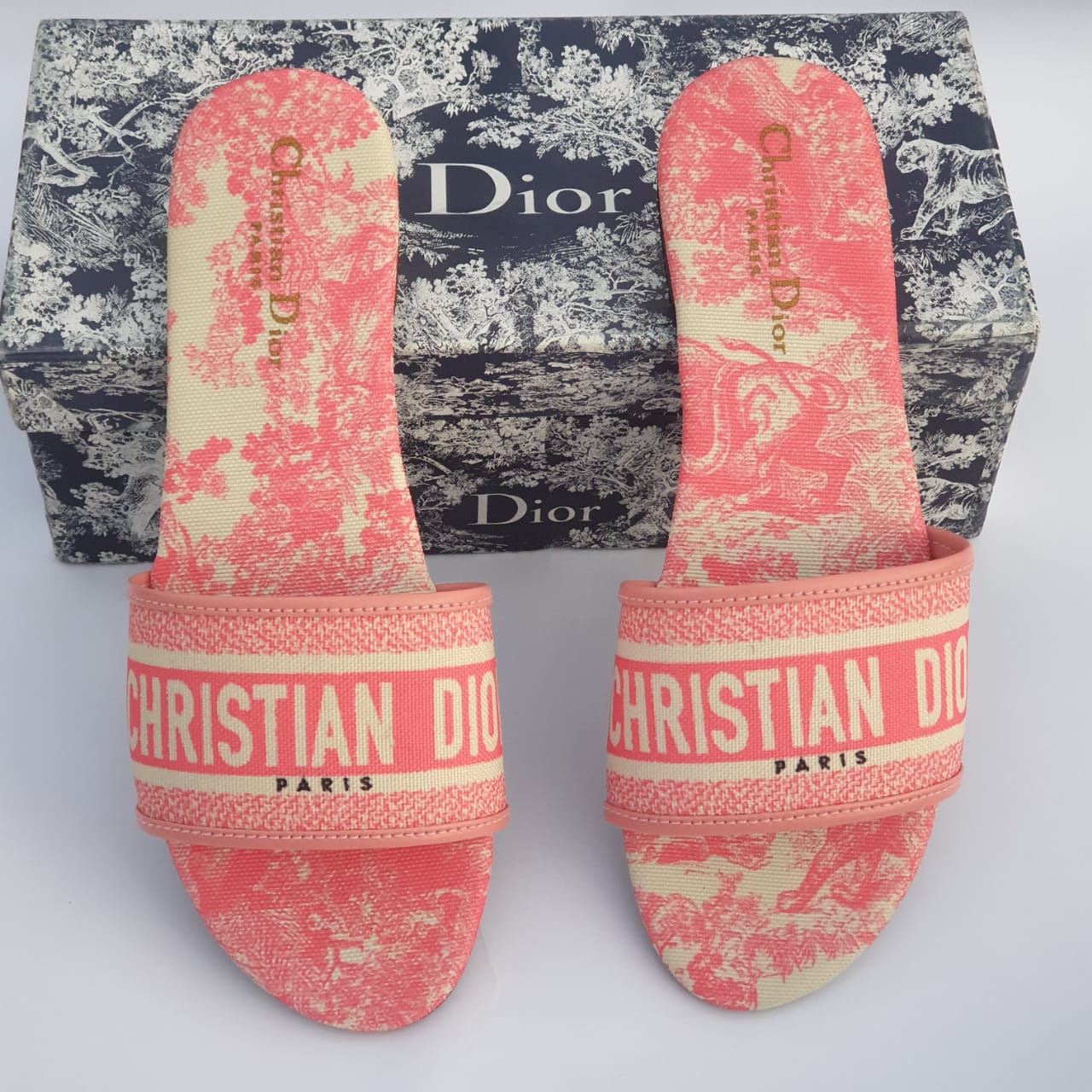 DIOR FLATS 1 - Image 3