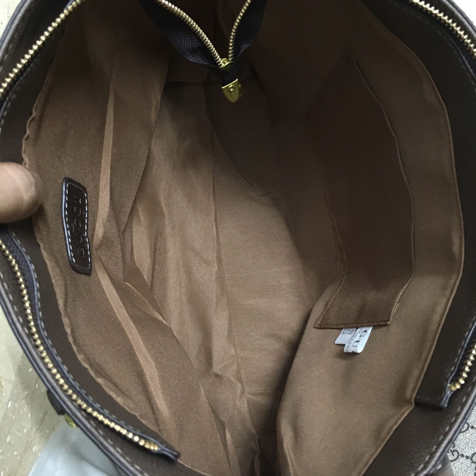 GUCCI ZIPPER TOTE WITH POUCH - Image 6