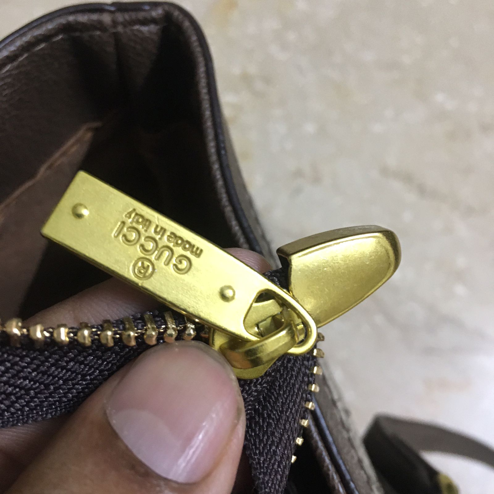 GUCCI ZIPPER TOTE WITH POUCH - Image 5