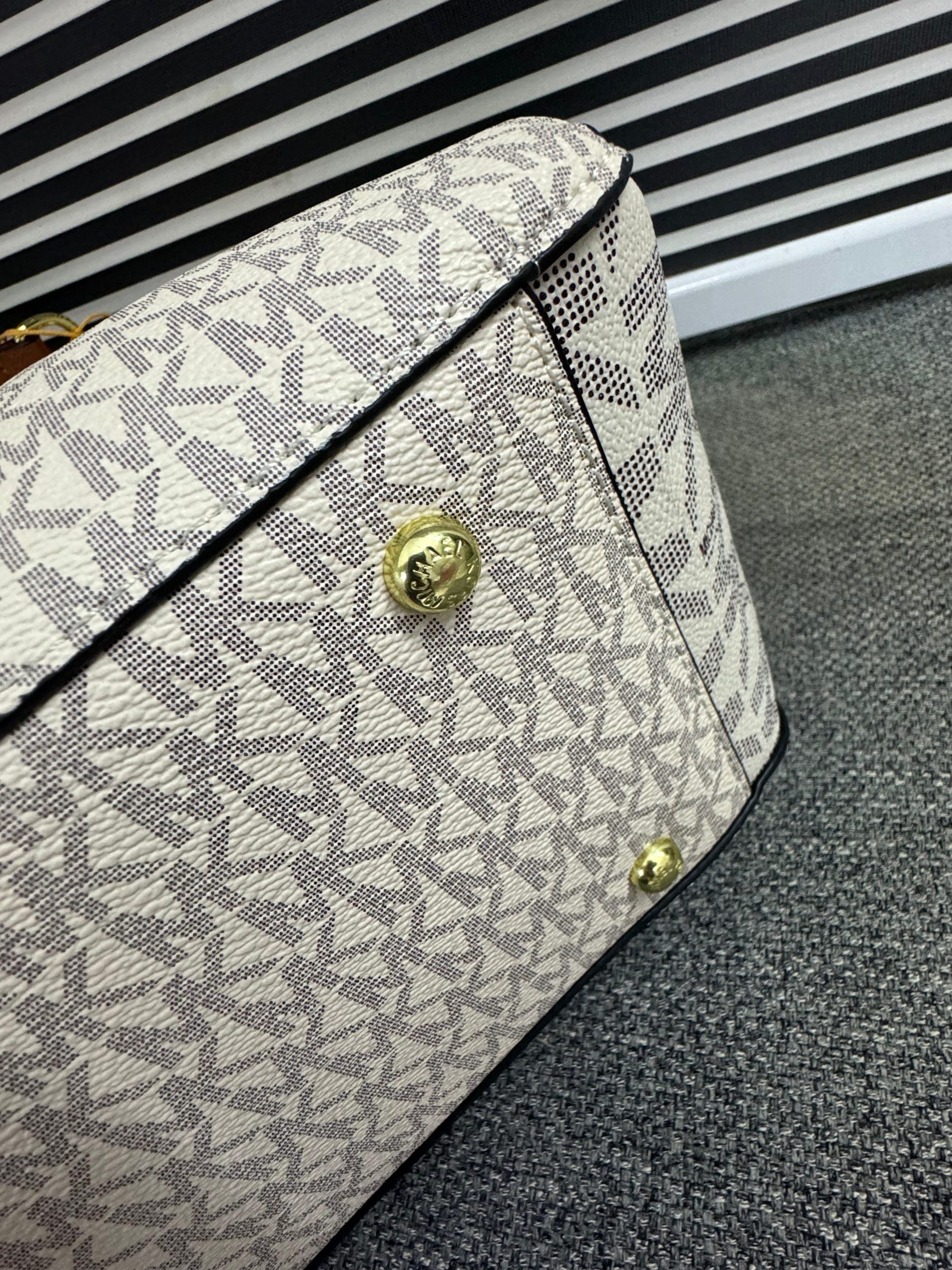 MK TOTE BAG - Image 4
